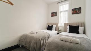 Cozy Sheffield Retreat 3BR, 2BA, Parking & WiFi - 9