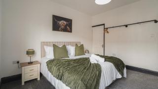 Cozy Sheffield Retreat 3BR, 2BA, Parking & WiFi - 8