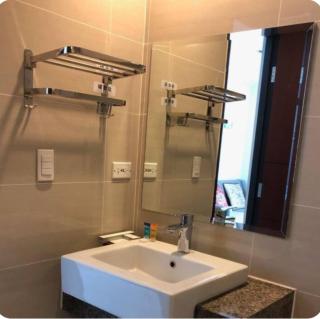 One Uptown Opposite of grandhyatt hotel manila Taguig city - 4