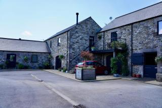 PEAK DISTRICT ROMANTIC Courtyard Loft, with Outdoor Japanese Whirlpool Bath - 7