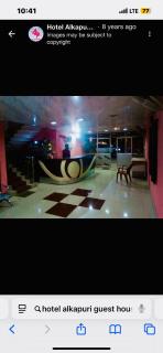 Alkapuri Guest House - 9