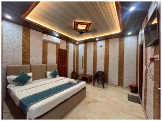 Luxury Stay At Ayodhya Hotel Rama-Yana Grand With Free Parking - Wi-fi & Excellent Hospitality - 2