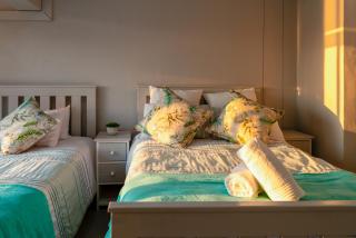 Port Owen Marina Starlight 20 by First Private Stays - 3