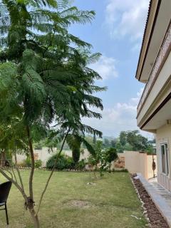 Serene 3BR Cottage River View, Bonfire & Wi-Fi - 3