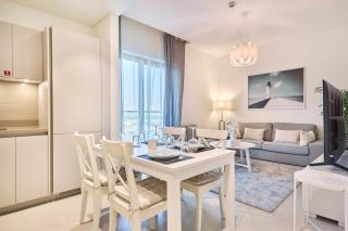 STAY BY LATINEM Luxury 2BR Holiday Home CVR B405 Near Burj Khalifa - 5