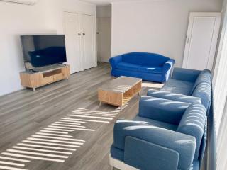 Sunrise Apt 2 - 3BR Family Stay Balcony -Pool View - 0