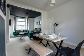 Stockton 3-Bed Family & Contractor Stay - 1