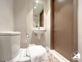 Skyline Elegance, Fountain View 3BR in Downtown - 5