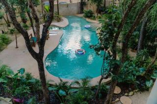 Luxe Ground-Floor 3BR Jungle Retreat with Plunge Pool - 9