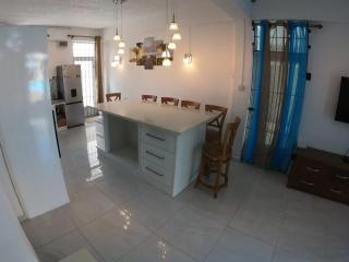 Spacious Apartment with Pool in Blue Bay - 1
