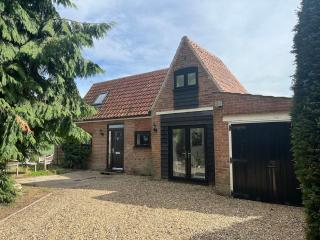 The Stables, a delightful 3 bed house near the Norfolk Broads - 6