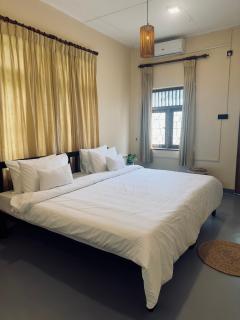 Backyard Bed & Kitchen - 4