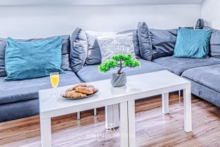 Spacious 6BR Home - Contractors stay - Sleeps 12 - Walk to Fratton - Parking - 1