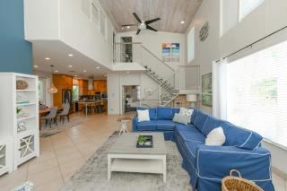 Points Hideaway - Beautiful Home wStunning SunsetWater Views on Bean Point Pool Bar Foosball - 2