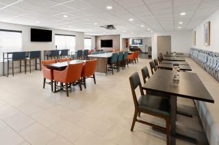 Holiday Inn Express & Suites Wyomissing by IHG - West Reading - 5