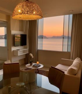 Apartamento Luxuoso com Vista para o Mar em Copacabana - 0