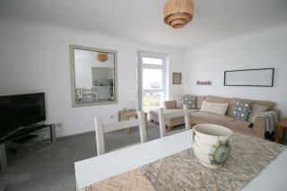 46 Seagate Court, East Wittering - 3