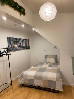 1 bedroom with private bathroom - 0