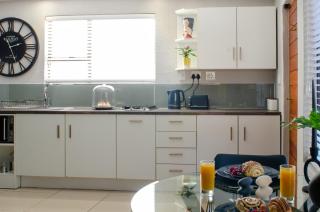 Sophisticated Elegance at Allo Allo in Sandton - 4