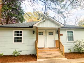 Renovated Cottage Minutes From Downtown - 9