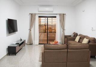 Nos 3 appartements meublés - De 1 à 10 personnes, Residence Nehemie Feh-Kesse Bingerville - 7