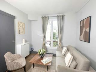 Stunning Apartment near Eiffel Tower - 9
