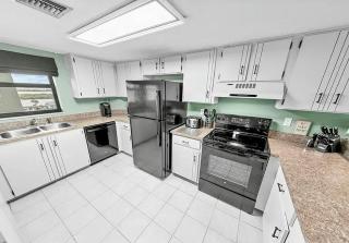 Immaculate 2BR 2 Bath Beachside Condo - 4