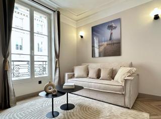 Charming Apartment with Eiffel Tower View - 8