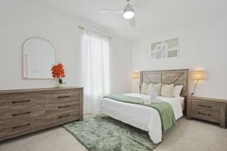 Upscale Group Getaway Sleeps 25 Downtown Dallas - 5