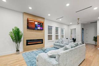 Upscale Group Getaway Sleeps 25 Downtown Dallas - 2