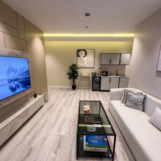 Stylish 1BR - Boulevard View - Self-Entry - 6