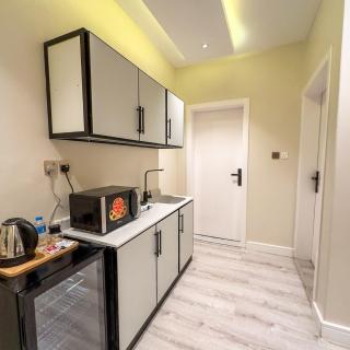 Stylish 1BR - Boulevard View - Self-Entry - 5