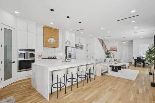 3Story Luxury Townhome Near Downtown Oak Lawn - 9