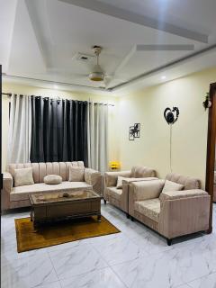 Cozy Bahria Family Flats - 6