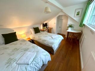 Apartment above Samantha Dadd Art Studio - in the Cotswolds - 6