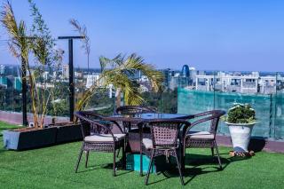 serene stays apartment with fully equipped gym , heated swimming pool ,private parking space and amazing scenic views - 7