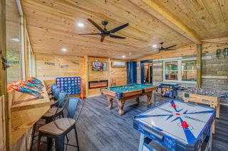 Bear Paradise Cabin with Hot Tub, Mini Golf, Court, Games & free EV Ready Parking - 7
