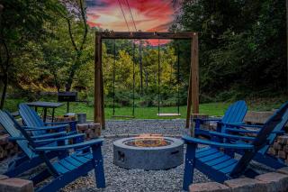 Bear Paradise Cabin with Hot Tub, Mini Golf, Court, Games & free EV Ready Parking - 6