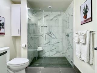 Downtown-King Bed-ADA Elevator-In Unit Laundry - 3