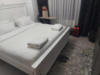 Comfort living one bedroom apartment with fully equipped gym heated swimming pool private parking space,child play area and amazing scenic views - 4