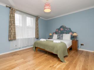 Pass the Keys 2 bed house close to city centre with parking - 5