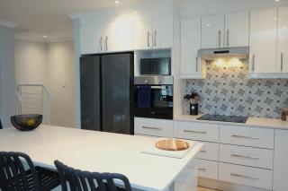Modern Family Golf Lodge in Winelands Paradise - 6