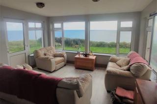 Large Seaside Cottage with Outstanding Views - 0