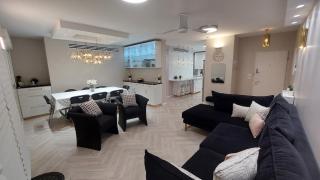 Luxe on Dolev - 2