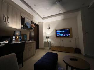 Circular Modern Retreat - 6