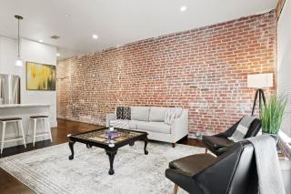 Group-friendly Suite Near Bourbon Street - 6