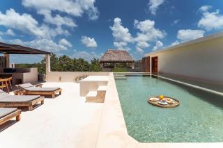 Stylish 3BR Penthouse Haven with Plunge Pool Private Rooftop Pool & Jungle Panorama - 0