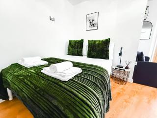 Chic Studio, Free parking, Sleeps 2 - 0
