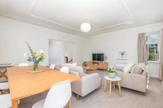 Spacious 3-Bedroom Home in Roslyn with Views - 5