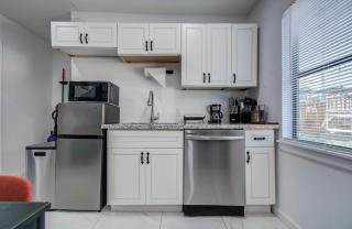 Modern 2BR Houston Stay Central & Cozy - 6